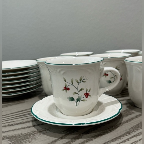 Pfaltzgraff Winterberry 10oz Coffee Cup with Flat Saucer Set of 8 - Picture 7 of 7